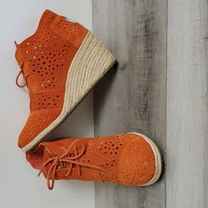 TOMS Orange Suede Eyelet Booties sz 7.5